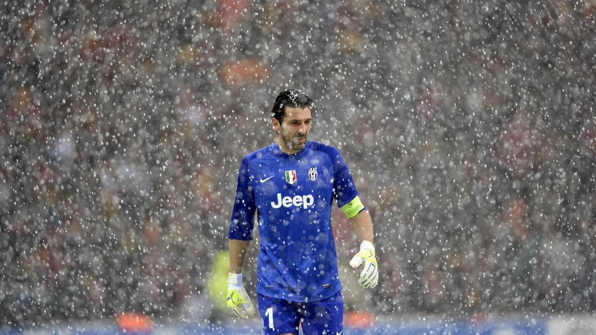 英冠劲旅伯明翰突袭阿贾克斯锋线，高额报价争夺射手阿克蓬