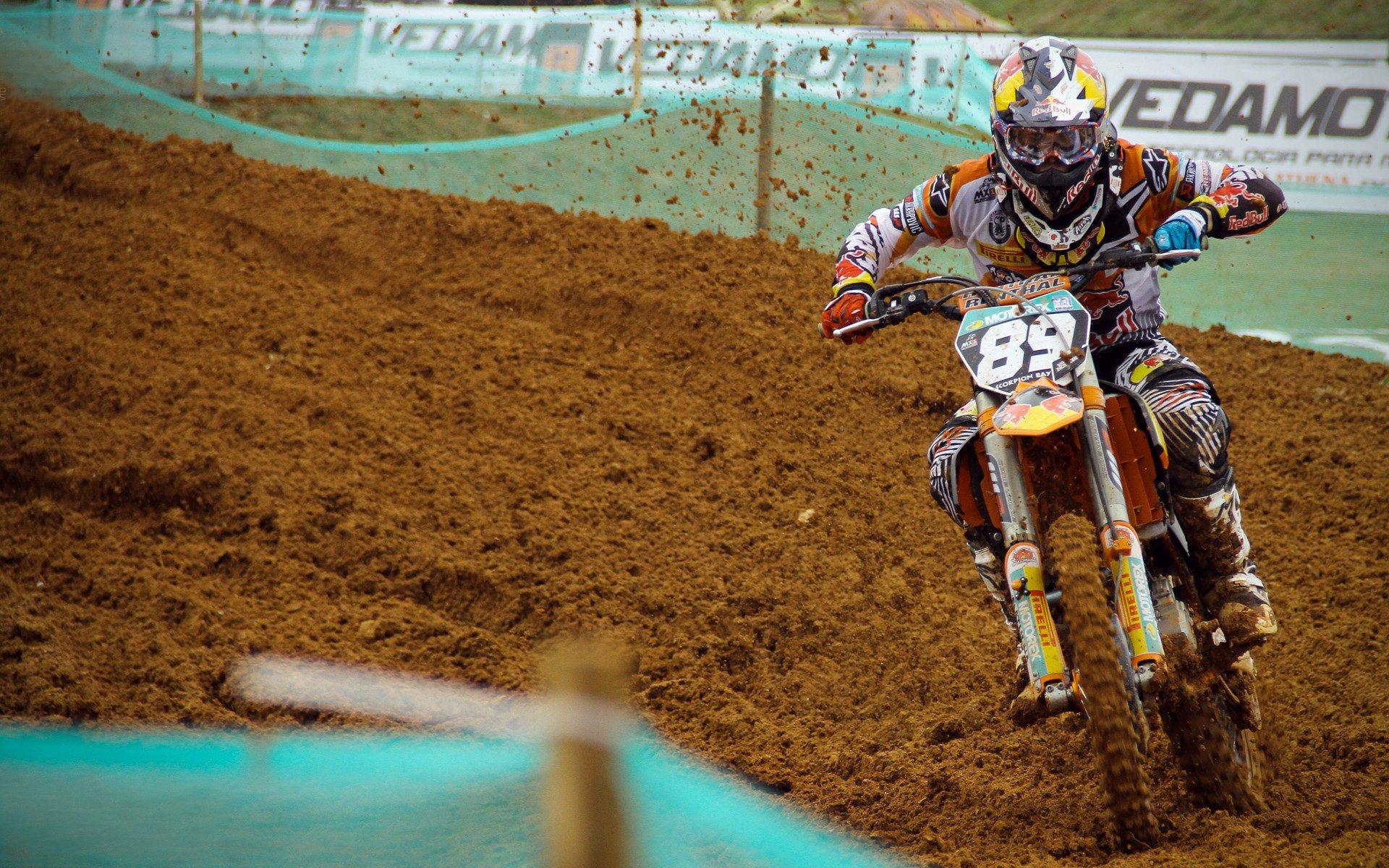 巴塞罗那天王山之战闷平收场，科曼战术安排引发争议