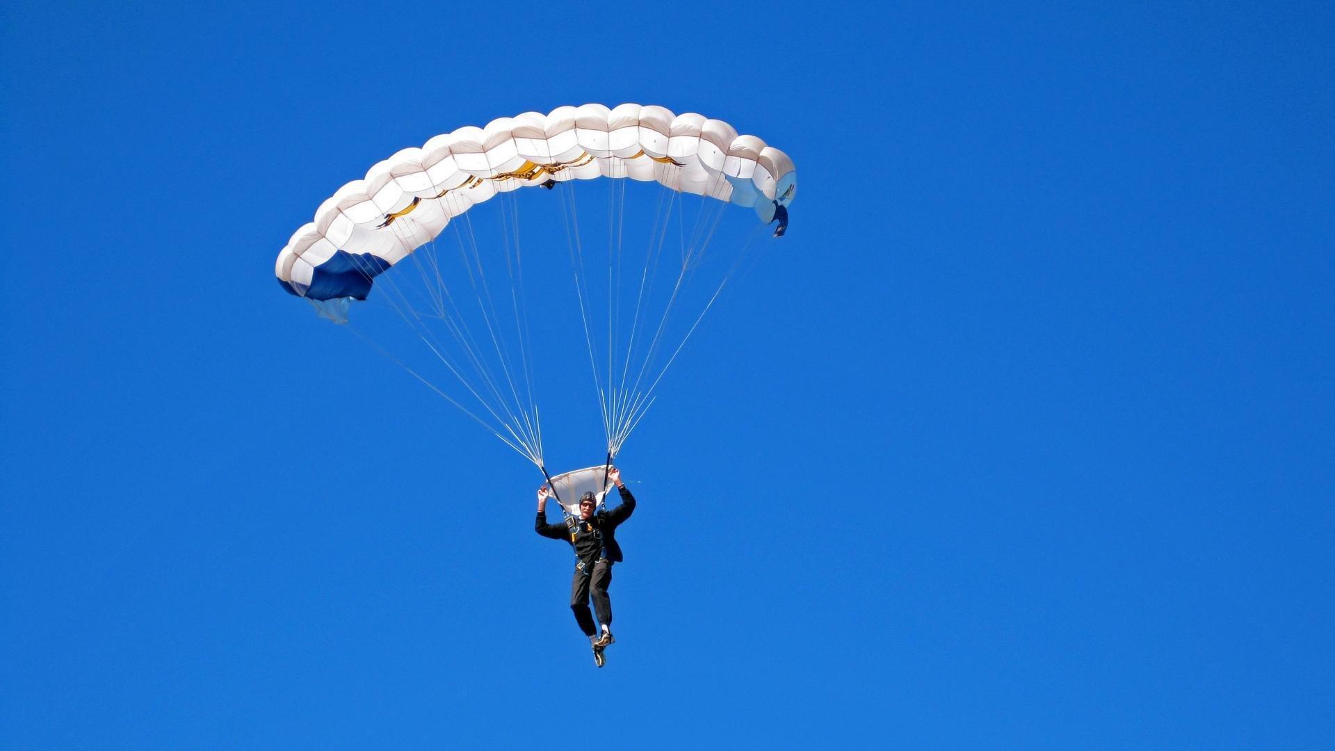 秦游夏,德甲半程风云激荡,拜仁之外的世界正重塑联赛格局
